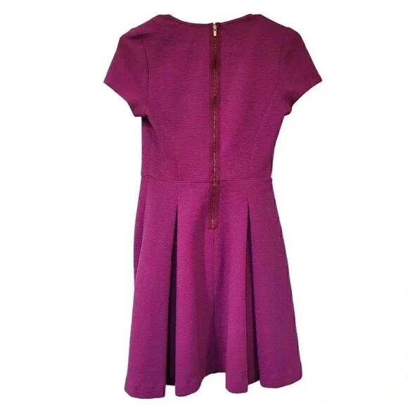 Banana Republic Women's Fuschia Poly/Cotton/Spandex V-Neck Short Sleeve Pleated - Picture 9 of 14